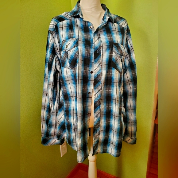 Helix Other - Helix xxl long sleeve button down shirt. Athletic fit.